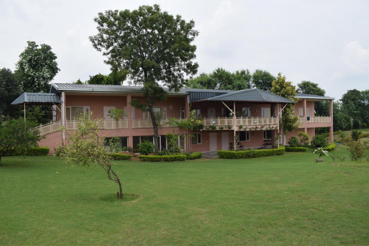Вілла Aravali Hill View Estate Ґурґаон Екстер'єр фото