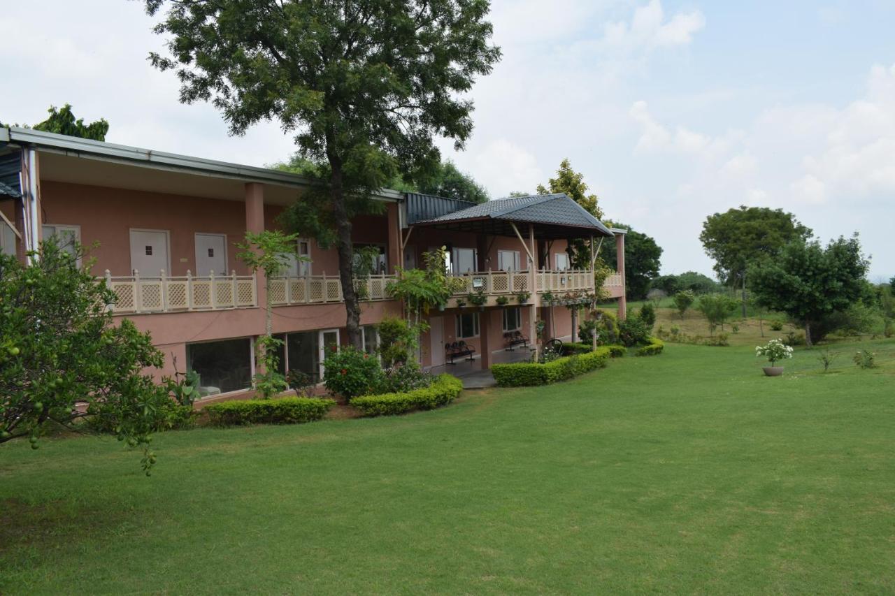 Вілла Aravali Hill View Estate Ґурґаон Екстер'єр фото